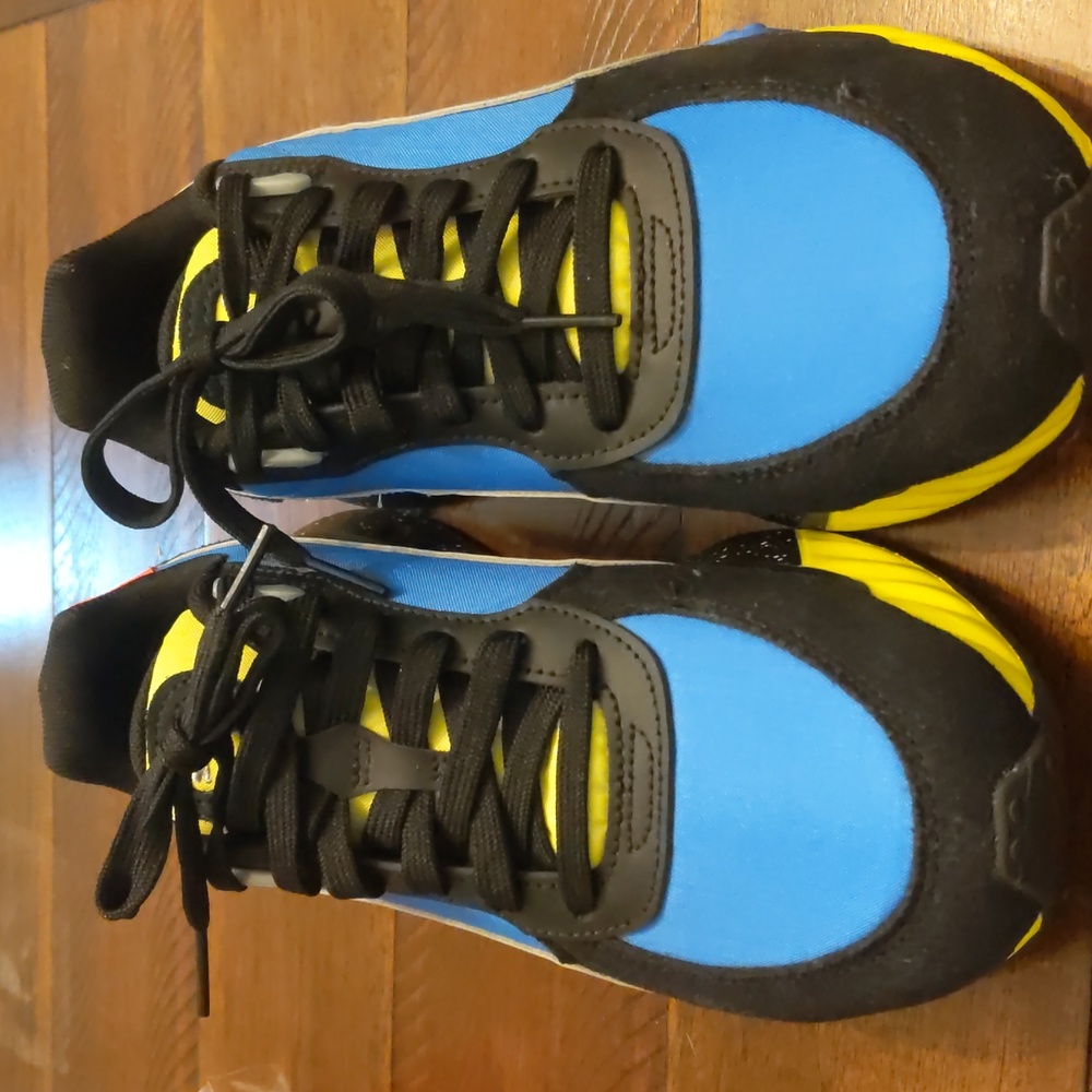 NWOT Puma sneakers men's size 6.5 multi color